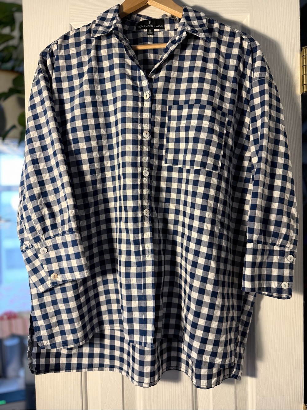 Pomander Place Women’s Tuckernuck Gingham Oversized Shirt M Blue White Button